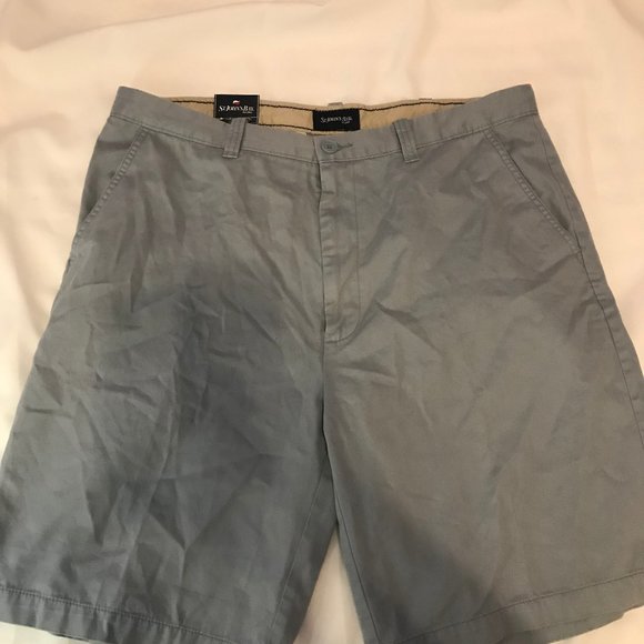 St. John's Bay Other - Men's St. John's Bay Essential Flat Front Shorts